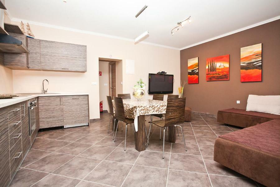Apartments Tm Krk Town Exterior foto